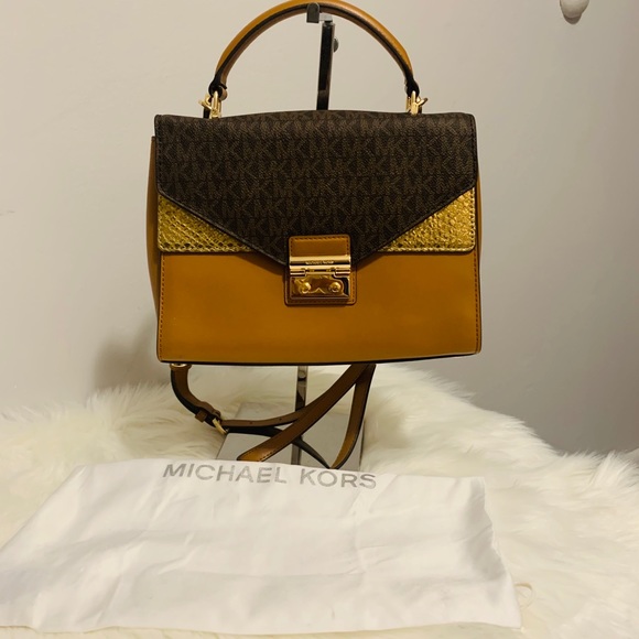 Brand New MK crossbody bag - Picture 2 of 9